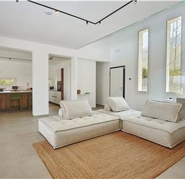 4 bedroom villa with pool, Castellammare del Golfo, sleeps 8-10